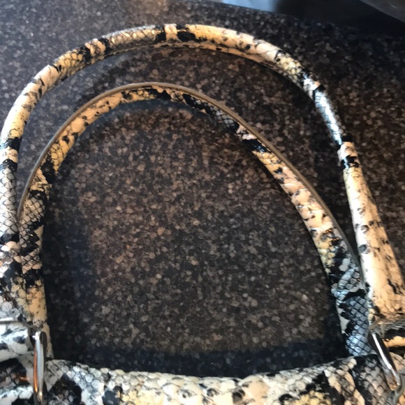 Kathy Von Zeeland Vegan Overnight Bag - Picture 5 of 8